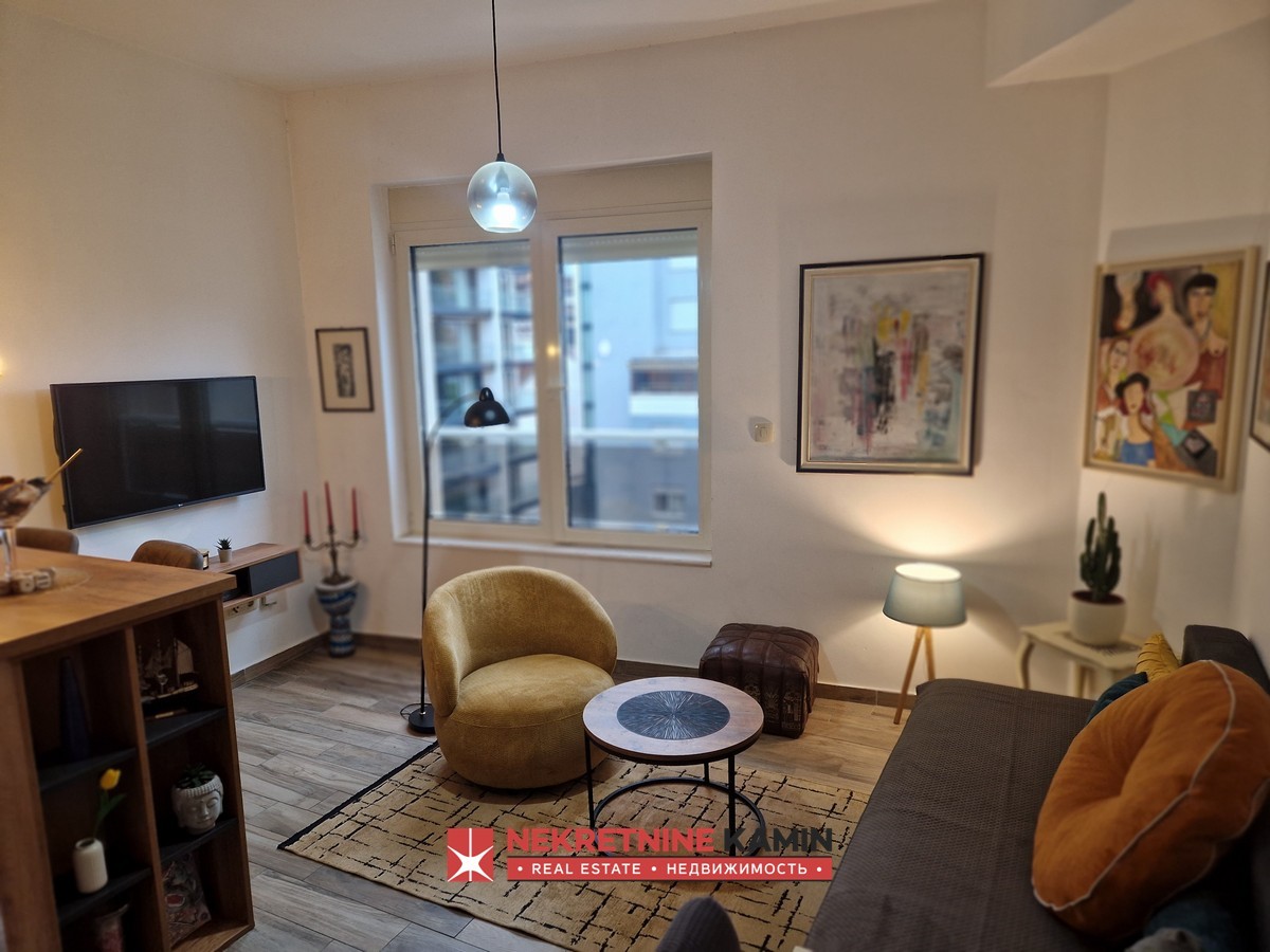One-Bedroom 34 m² Apartment in a Newer Building with Lift, Budva Centre